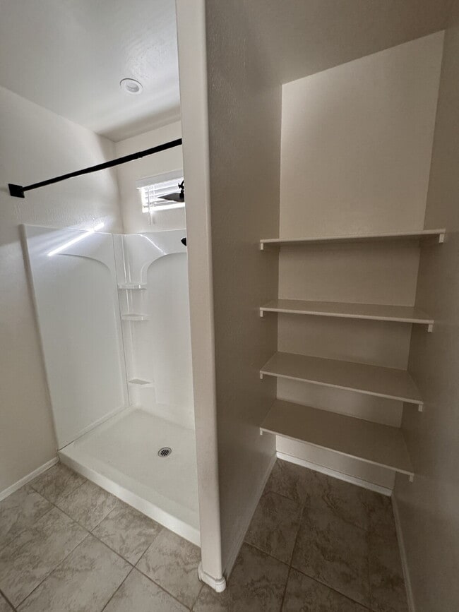 Building Photo - 5179 E Emery Rd