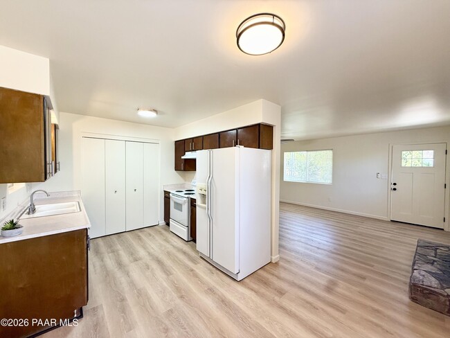 Building Photo - 2859 Meadow Ln