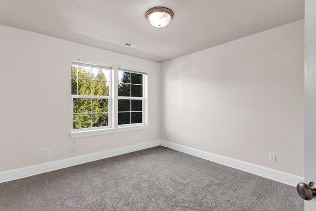 Building Photo - Beautifully Updated Home in Desirable Clackamas! + Solar
