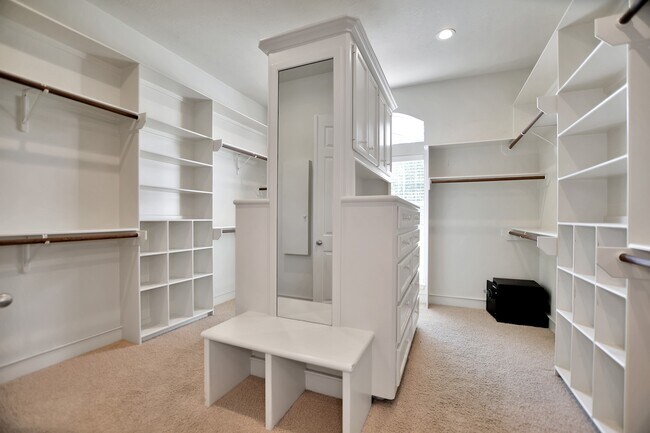 Building Photo - 6615 Butler Oaks Ct