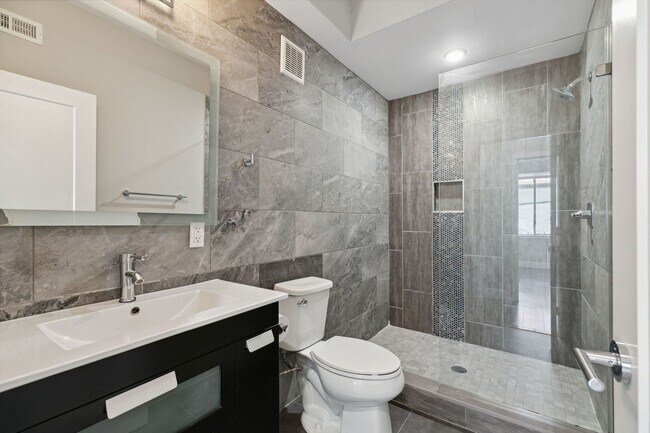 Building Photo - 1845 E Huntingdon St