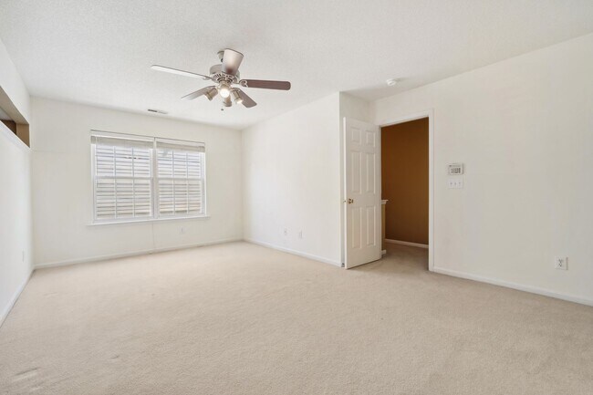 Building Photo - *Applications Pending* Available Now! 3-be...