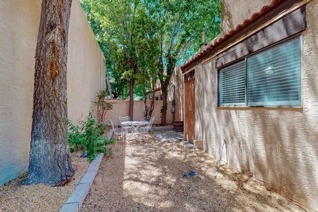 Building Photo - 10205 Las Casitas St NE