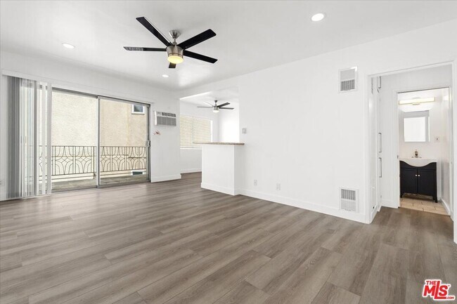 Primary Photo - 612 Huntley Dr