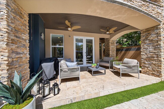 Building Photo - 1215 NE 1st St