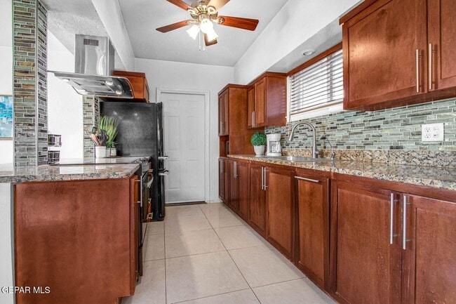 Building Photo - 10037 Kenworthy St