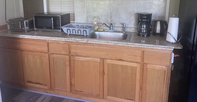 big stainless steel sink, microwave - 8113 Laguna Brook Way