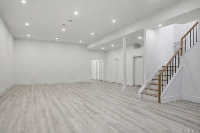 Building Photo - 25 W Creek Farms Rd