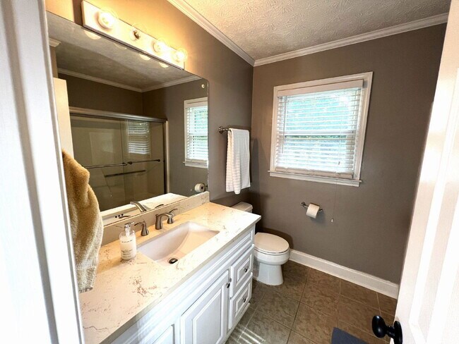 Building Photo - 3324 Devaughn Dr