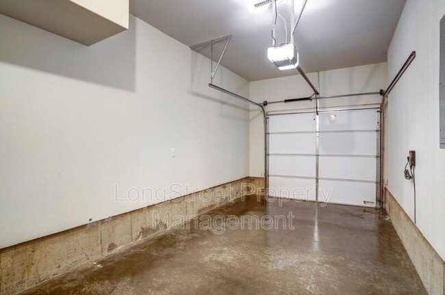 Building Photo - 486 S Monmouth Ave