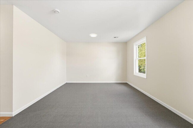 Building Photo - 624 Bramhall Ave