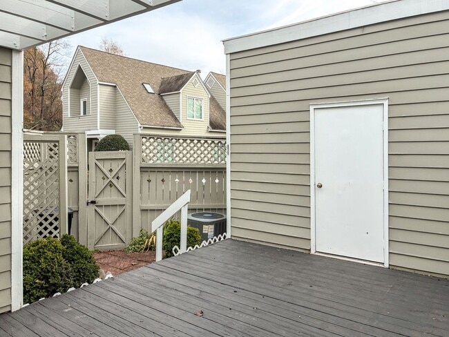 Building Photo - Recently Remodeled 3 bed 3 bath in Tuckahoe!