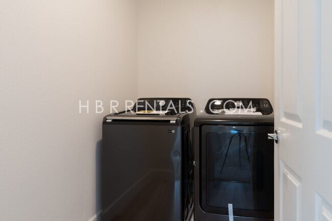 Building Photo - Spacious 4-Bedroom with 3 Full Baths in Tracy – Your Next Rental Home Awaits!