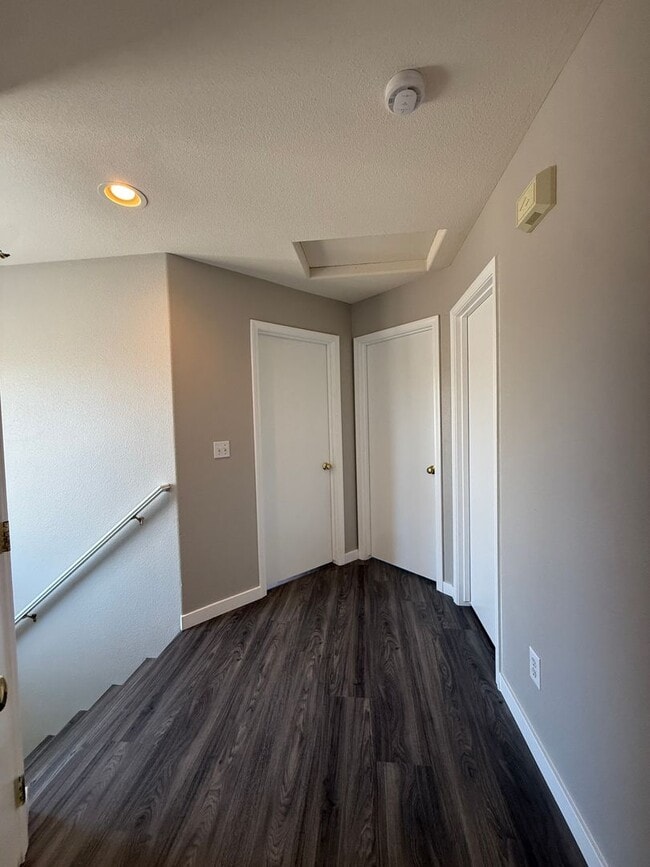 Building Photo - Beautiful River Oaks Large Two Story Home With Three Car Garage