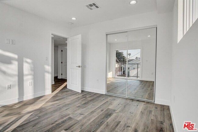 Building Photo - 2421 Cochran Ave