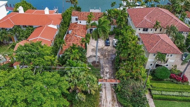 Building Photo - 5661 Pine Tree Dr