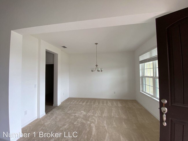 Building Photo - 8 br, 4 bath House - 681 Caterpillar Run