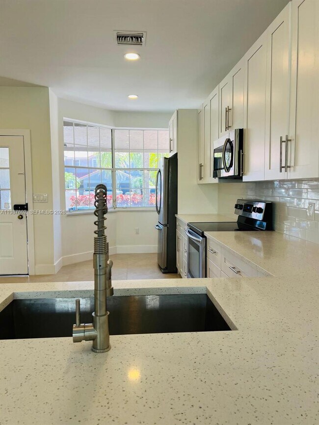 Building Photo - 20951 Vía Oleander