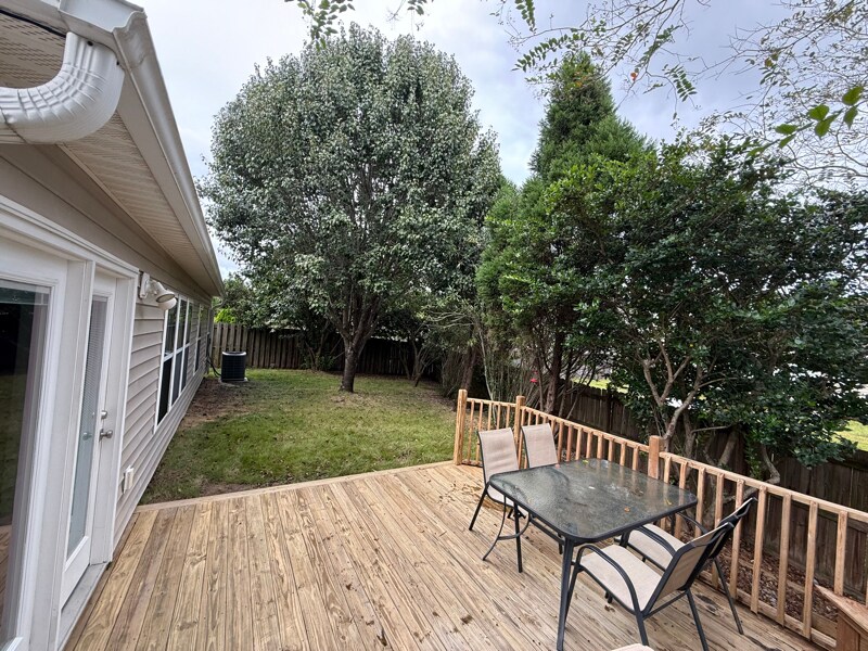 Building Photo - 610 Parkwood Dr