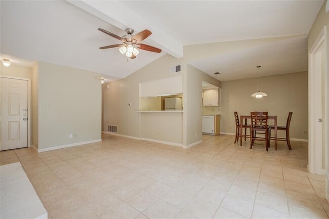 Building Photo - 306 Corral Ln