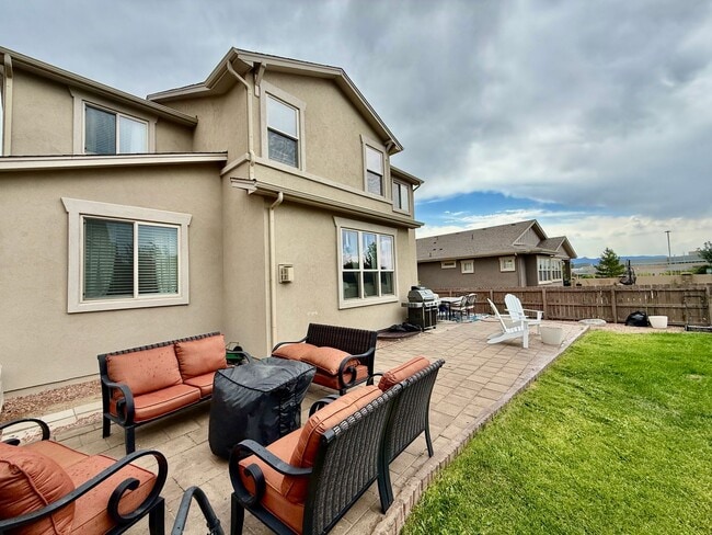 Building Photo - Spacious & Stylish 5-Bedroom Home in Wolf ...