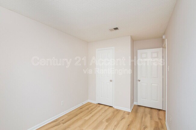 Building Photo - 12113 Greenway Ct