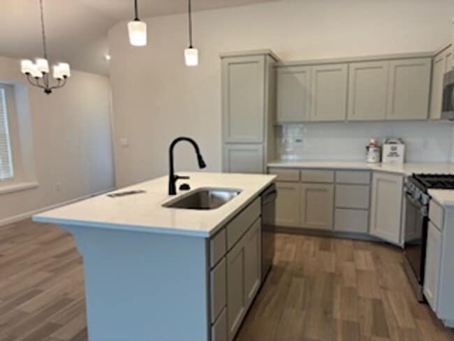 Building Photo - NEW HOME!