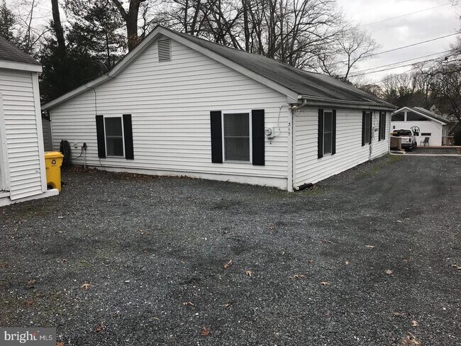 Building Photo - 315 South Dr