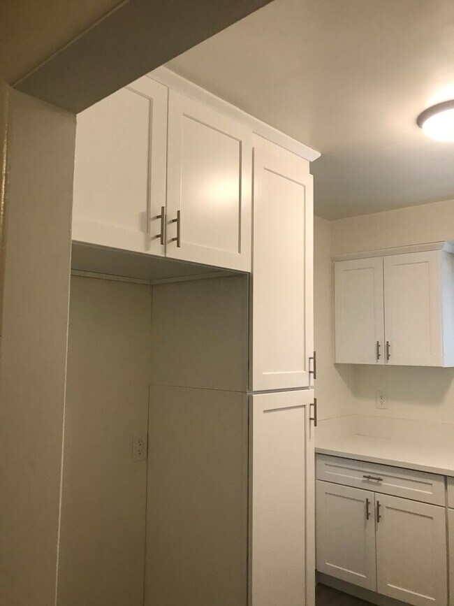 Building Photo - Parr, 10424-10425