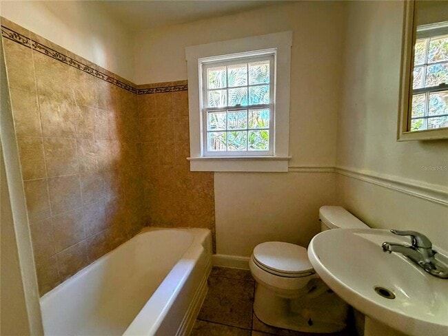 Building Photo - 3813 W De Leon St