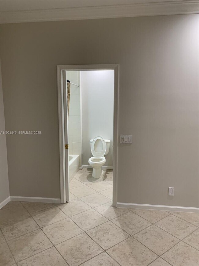 Building Photo - 2518 Bay Pointe Ct