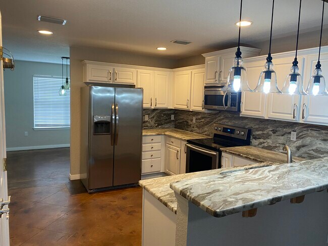 Kitchen - 25 Willow Ave