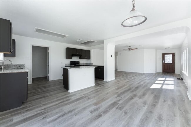 Building Photo - 315 Bello Dr
