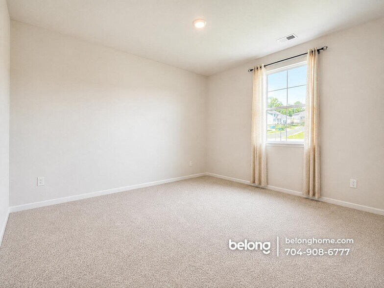 Building Photo - 7004 Maple Run Cir