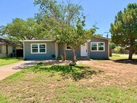 Building Photo - House For Rent