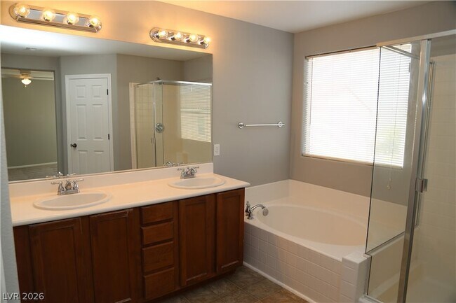 Building Photo - 10642 Cave Ridge St