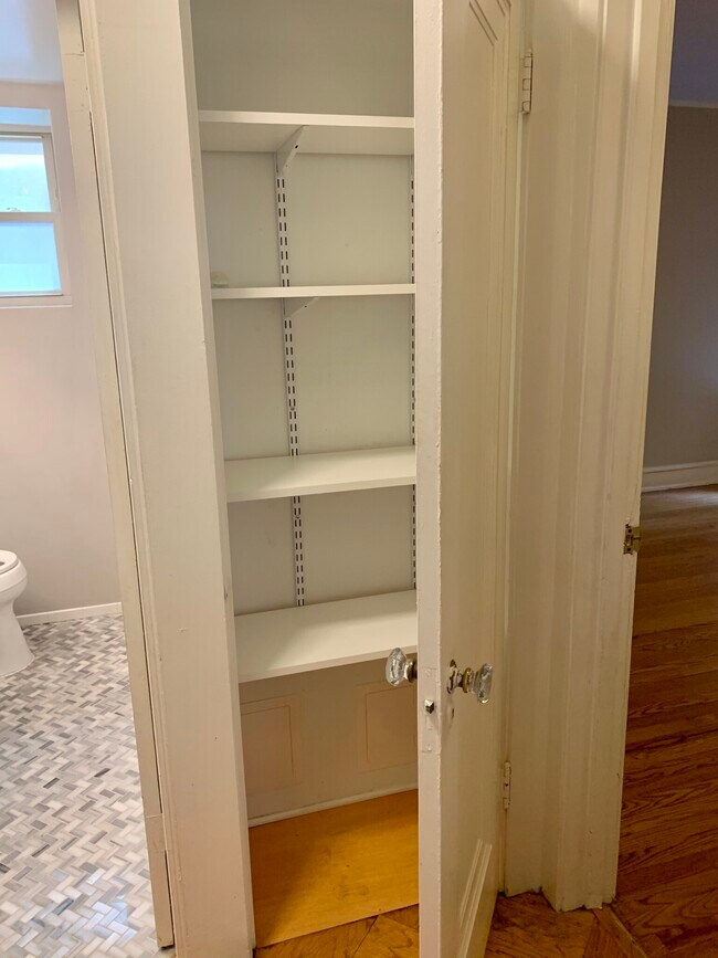 Building Photo - 5741 N Washtenaw Ave