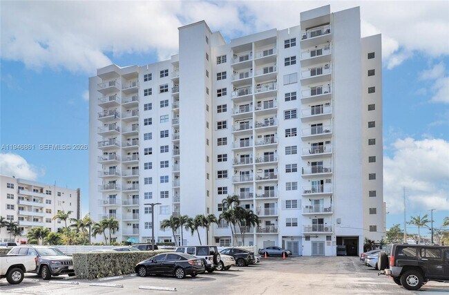 Building Photo - 200 S Birch Rd