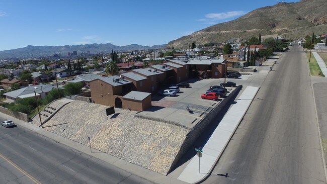 Building Photo - 2522 Gold Ave