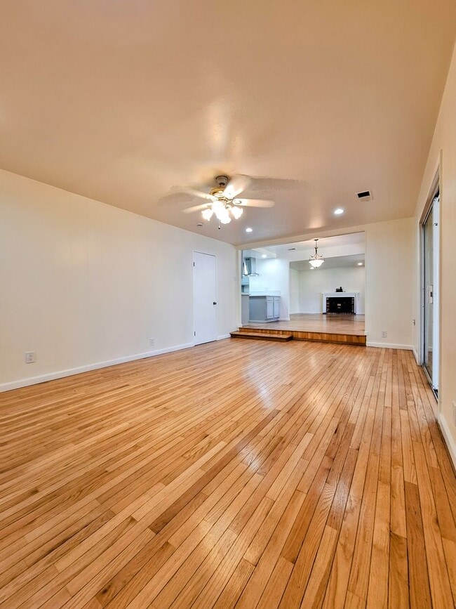 Building Photo - Beautifully Remodeled 3bd Single Story House With Bonus Room & Storage Space!