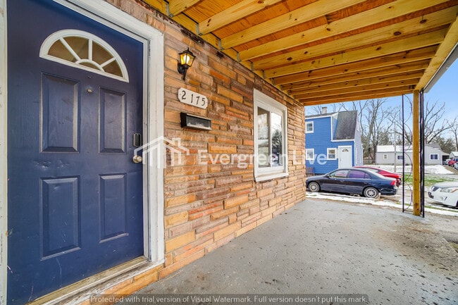 Building Photo - 2175 Delavan Dr