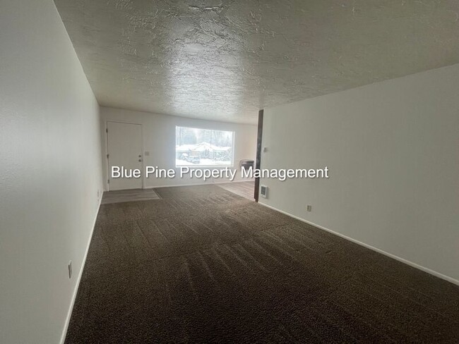 Building Photo - 353 E 15th St