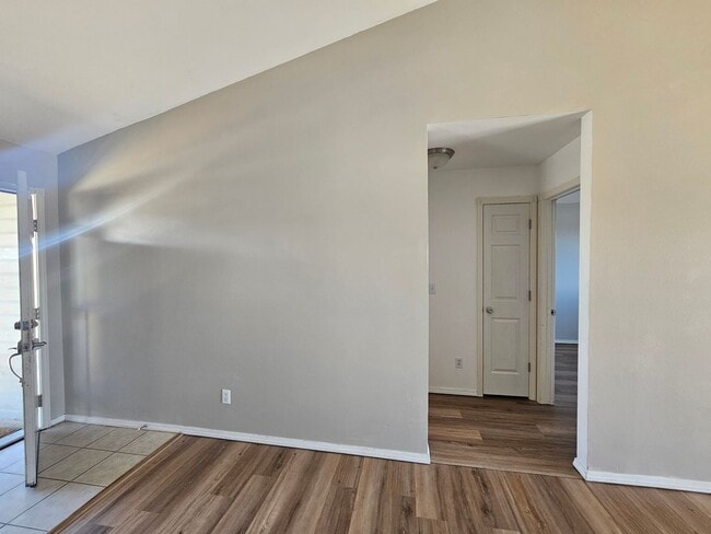 Building Photo - 3 Bedroom Home with Outdoor Space