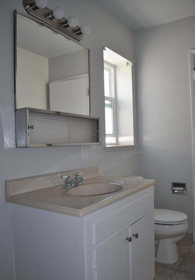 Building Photo - 3305 Hilltop Dr