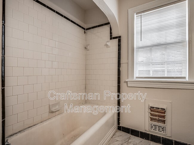 Building Photo - 1801 NW 22nd St