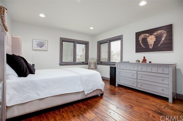 Building Photo - 736 Esplanade