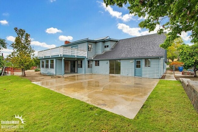 Building Photo - Spacious and Inviting 4Bdm 3Ba Home Nestled in the Scenic Hills of Fallbrook!