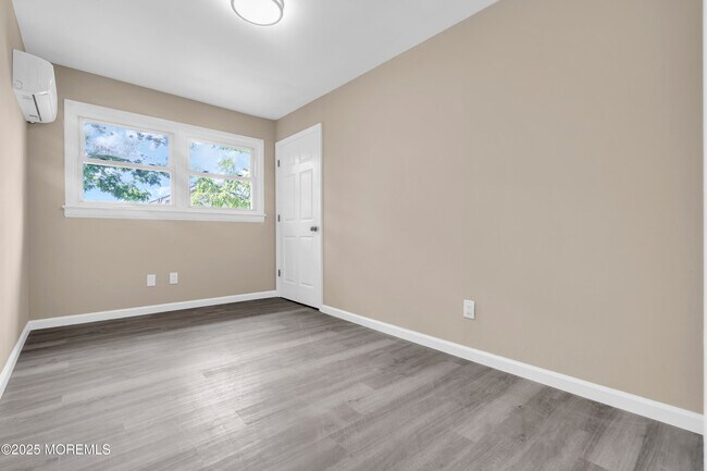 Building Photo - 1105 Comstock St