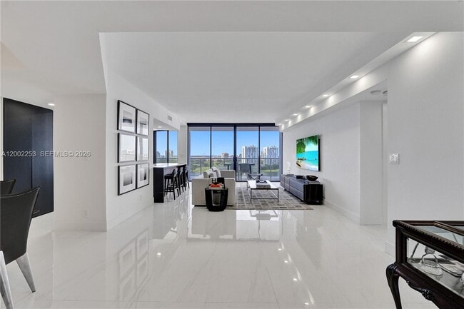 Building Photo - 20281 E Country Club Dr