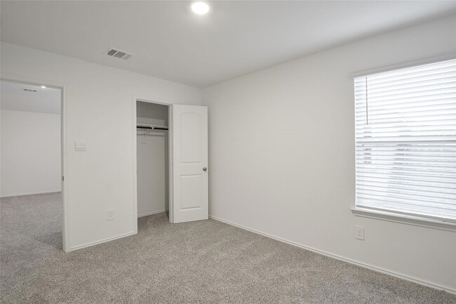 Building Photo - 1055 Llano Trl